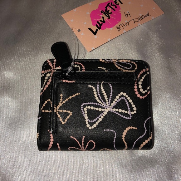Betsey Johnson Luv Betsey Snap Card Wallet Black With Faux Pearl Bow Print NWT - Picture 7 of 16